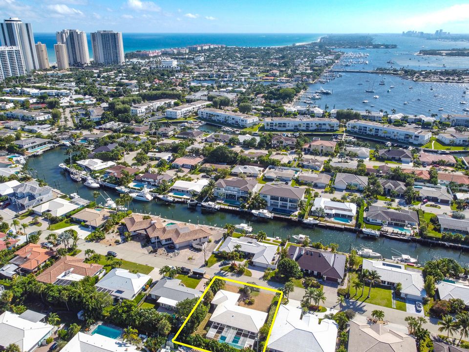 合同活跃: $1,100,000 (2 贝兹, 2 浴室, 1448 平方英尺)