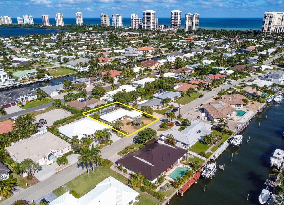 合同活跃: $1,100,000 (2 贝兹, 2 浴室, 1448 平方英尺)