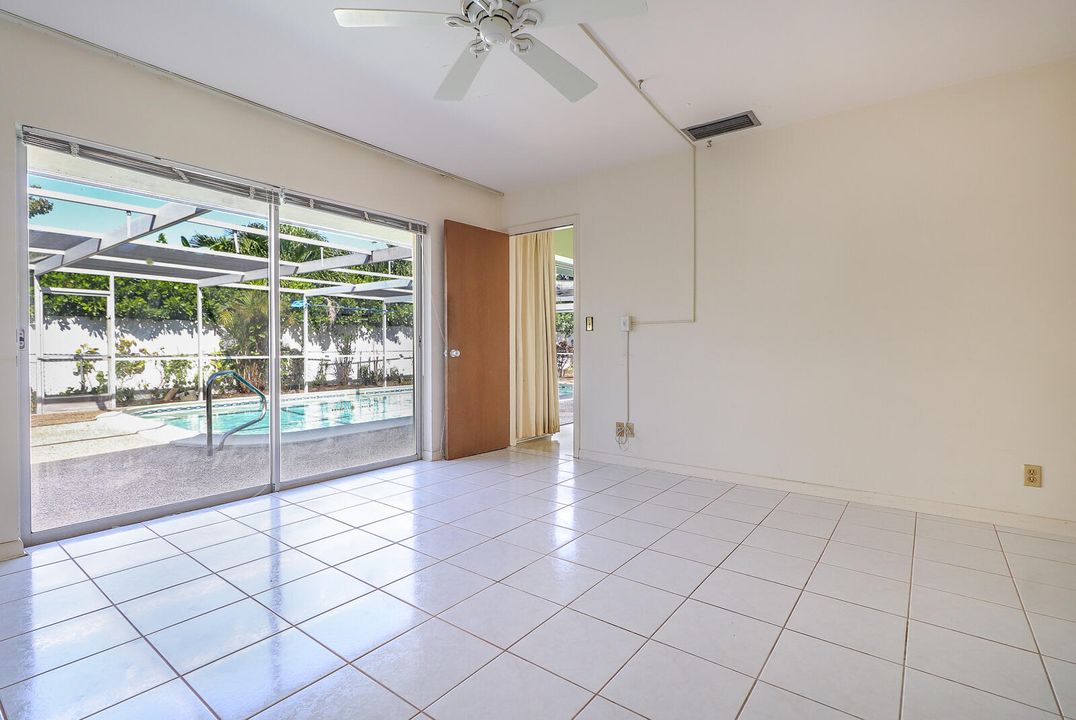 合同活跃: $1,100,000 (2 贝兹, 2 浴室, 1448 平方英尺)