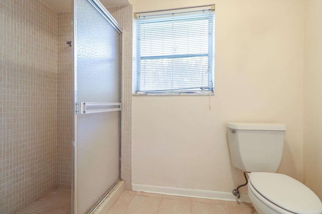 合同活跃: $1,100,000 (2 贝兹, 2 浴室, 1448 平方英尺)