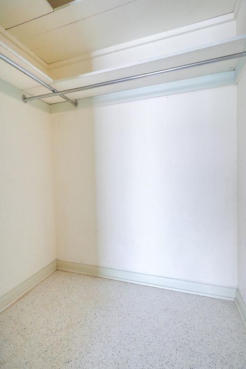 合同活跃: $1,100,000 (2 贝兹, 2 浴室, 1448 平方英尺)