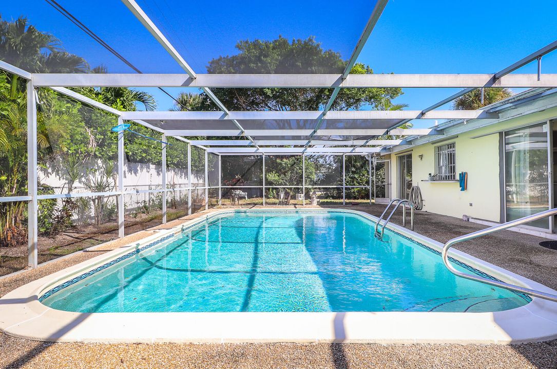 合同活跃: $1,100,000 (2 贝兹, 2 浴室, 1448 平方英尺)