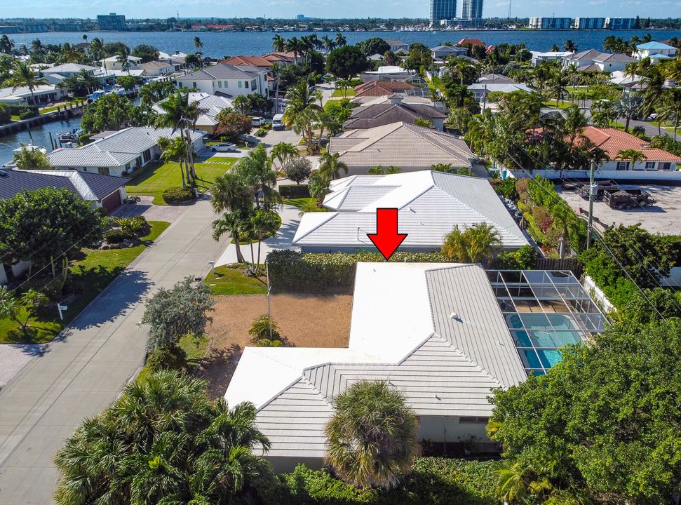 合同活跃: $1,100,000 (2 贝兹, 2 浴室, 1448 平方英尺)