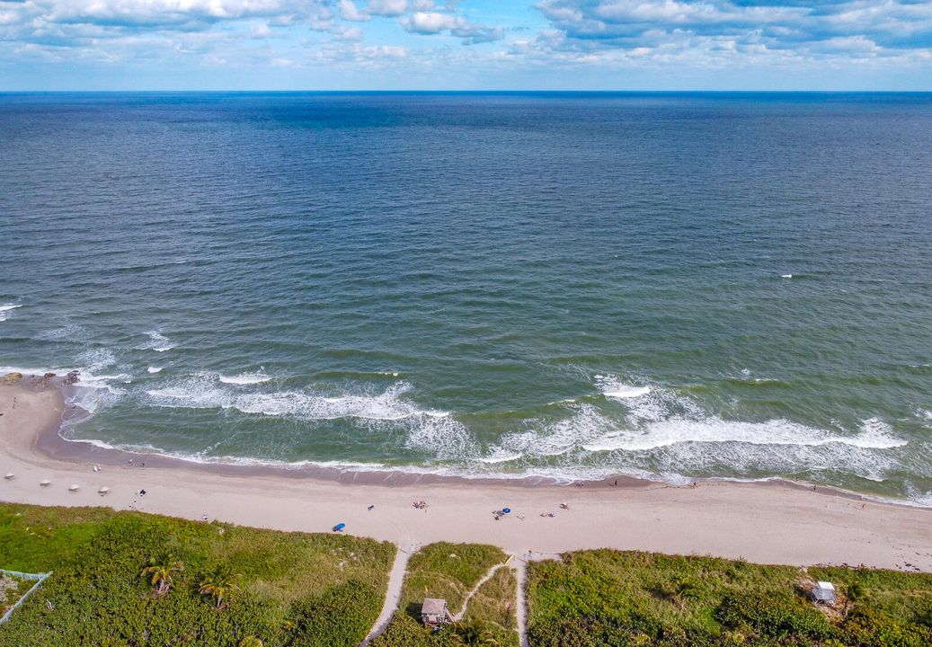 合同活跃: $1,100,000 (2 贝兹, 2 浴室, 1448 平方英尺)