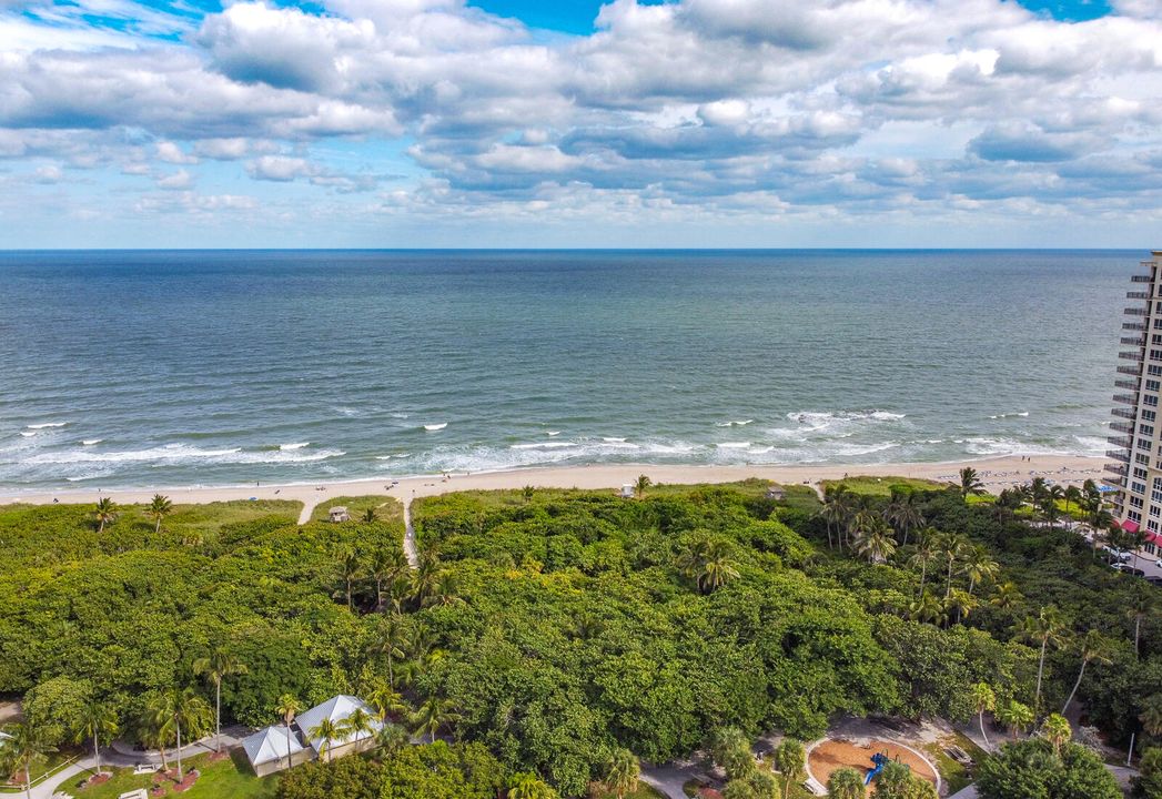 合同活跃: $1,100,000 (2 贝兹, 2 浴室, 1448 平方英尺)