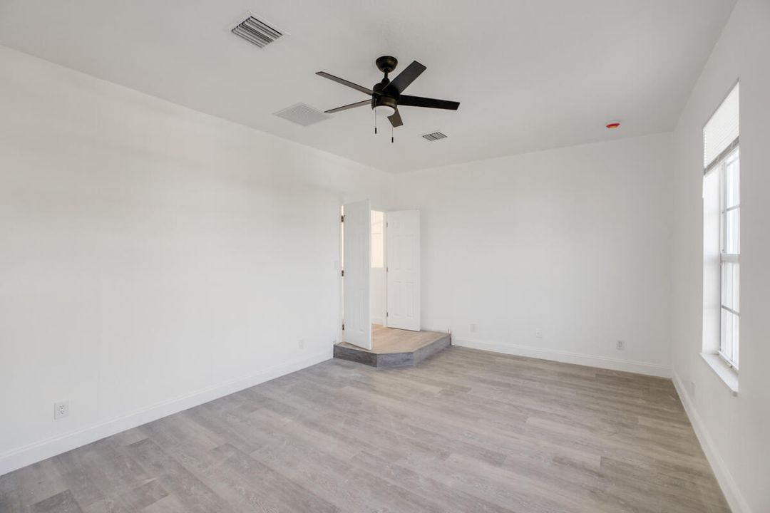 Active With Contract: $585,000 (5 beds, 3 baths, 3600 Square Feet)