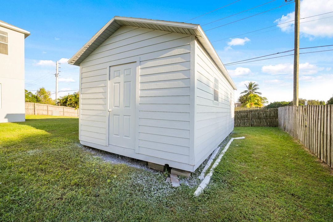 Active With Contract: $585,000 (5 beds, 3 baths, 3600 Square Feet)