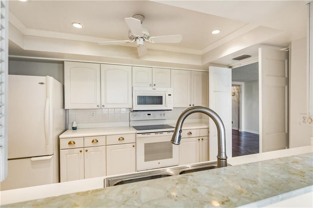 Activo con contrato: $849,000 (2 camas, 2 baños, 1370 Pies cuadrados)