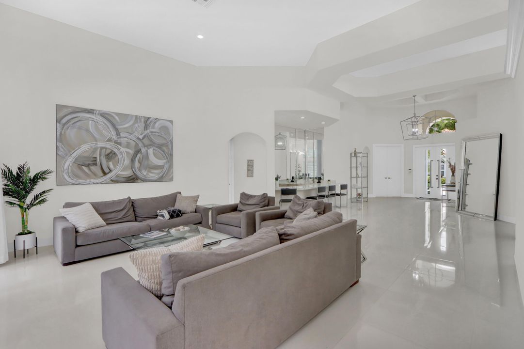 出租: $13,500 (3 贝兹, 2 浴室, 3087 平方英尺)