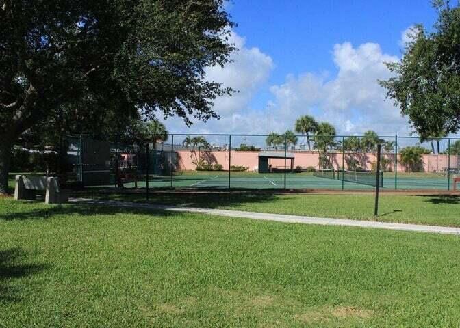 For Sale: $195,000 (2 beds, 2 baths, 1092 Square Feet)