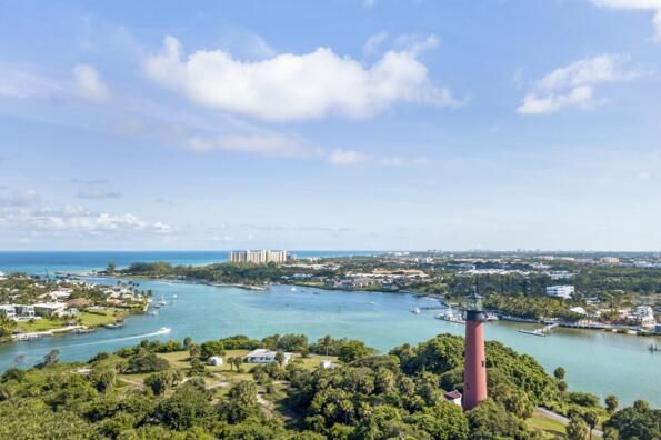 For Rent: $4,700 (3 beds, 2 baths, 1696 Square Feet)