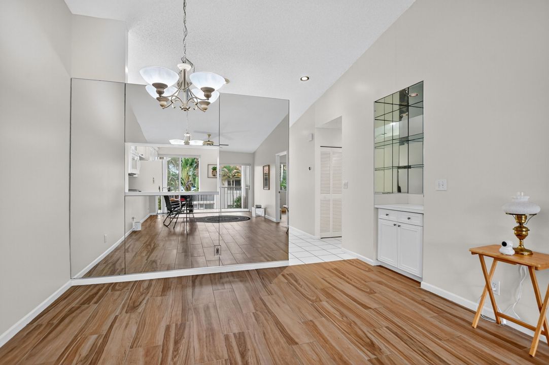 En Venta: $310,000 (2 camas, 2 baños, 1283 Pies cuadrados)