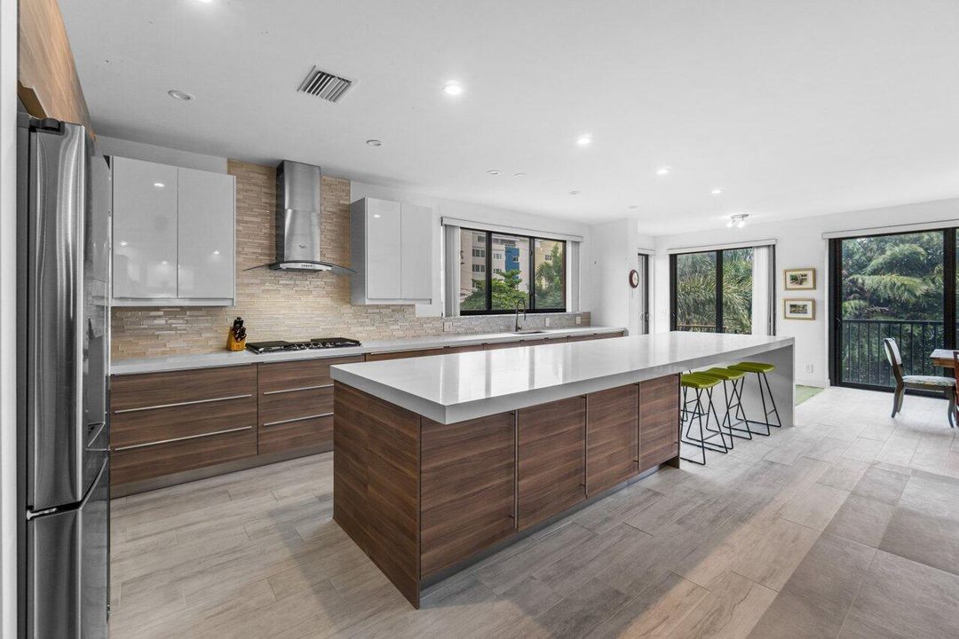 出租: $6,500 (3 贝兹, 3 浴室, 2382 平方英尺)