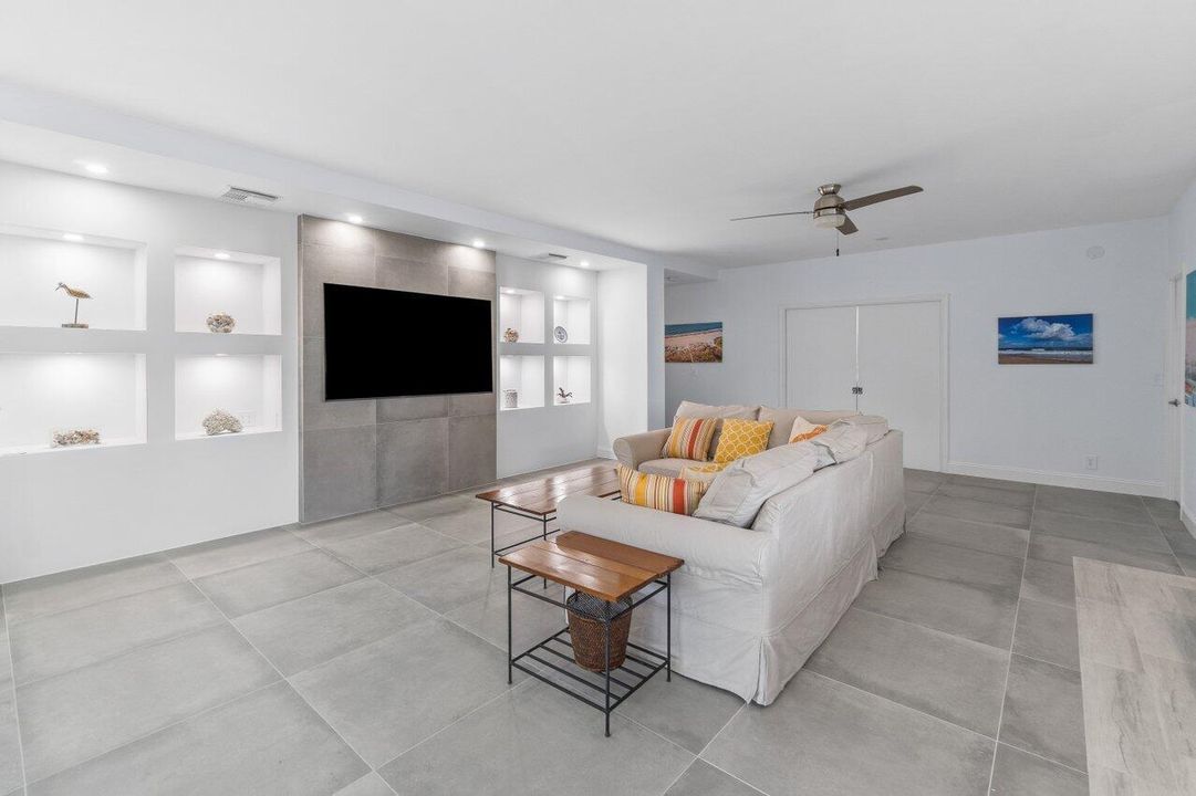 出租: $6,500 (3 贝兹, 3 浴室, 2382 平方英尺)