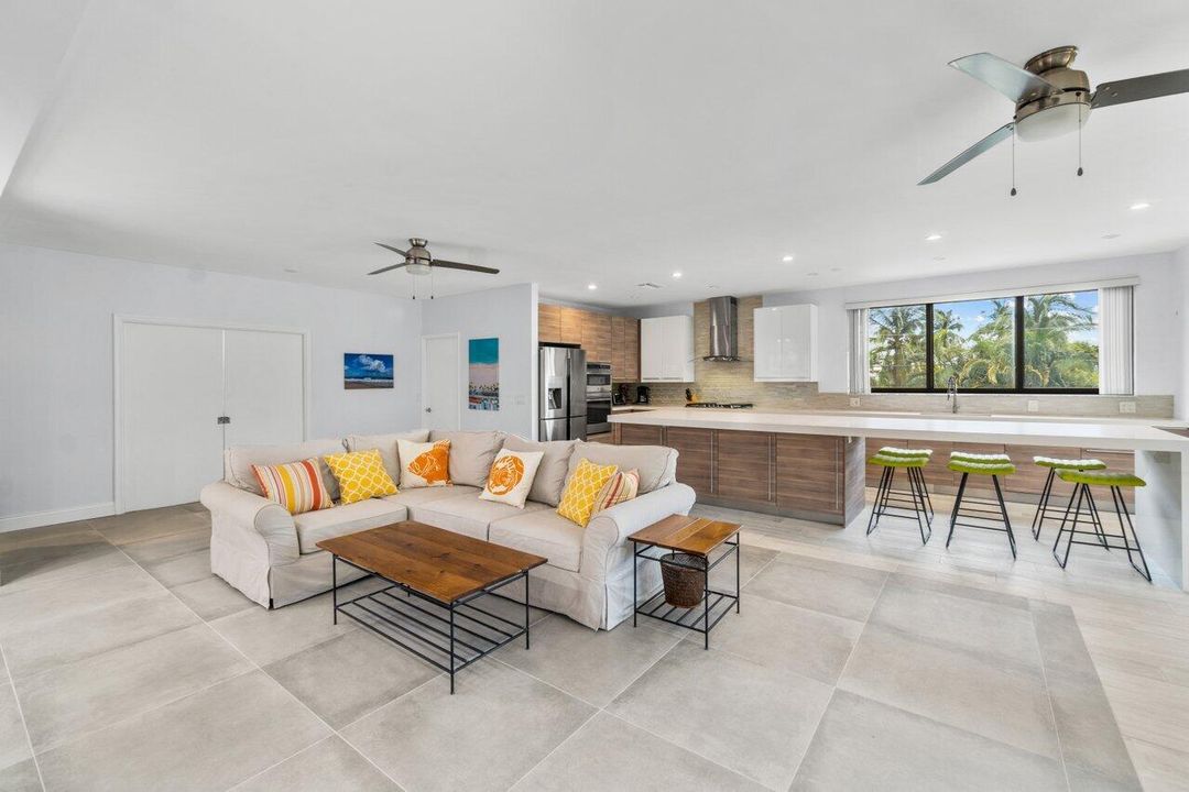 出租: $6,500 (3 贝兹, 3 浴室, 2382 平方英尺)