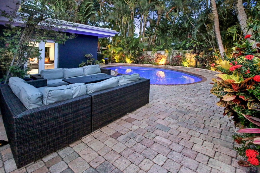 For Sale: $929,900 (4 beds, 3 baths, 1941 Square Feet)