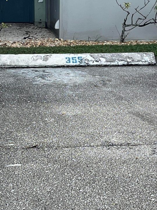 合同活跃: $55,800 (1 贝兹, 1 浴室, 726 平方英尺)