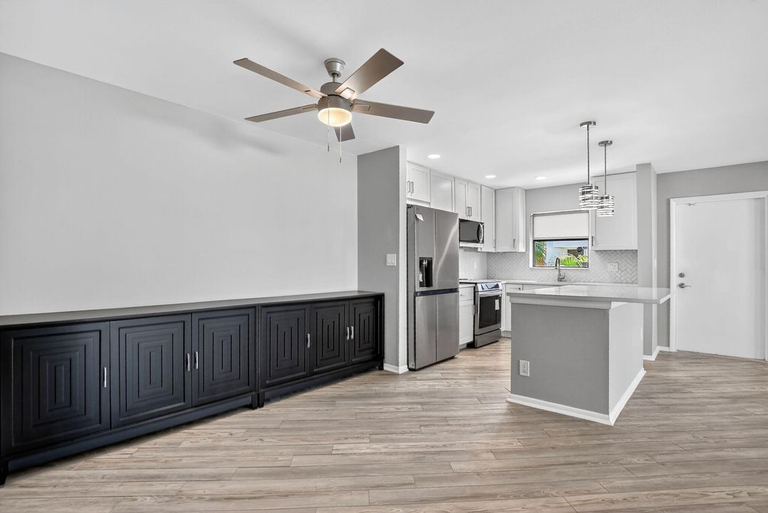 Active With Contract: $293,500 (2 beds, 2 baths, 1056 Square Feet)