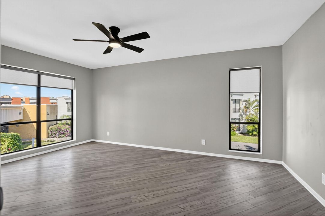 Active With Contract: $293,500 (2 beds, 2 baths, 1056 Square Feet)