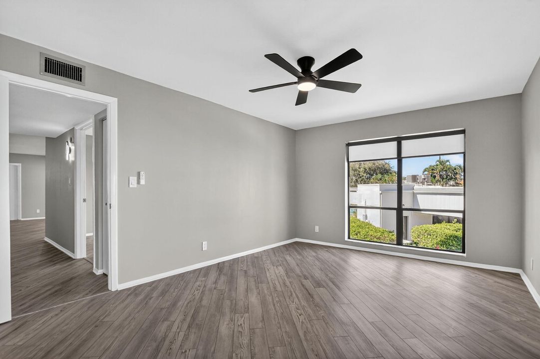 Active With Contract: $293,500 (2 beds, 2 baths, 1056 Square Feet)