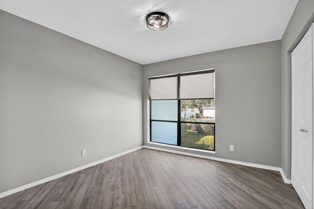 Active With Contract: $293,500 (2 beds, 2 baths, 1056 Square Feet)