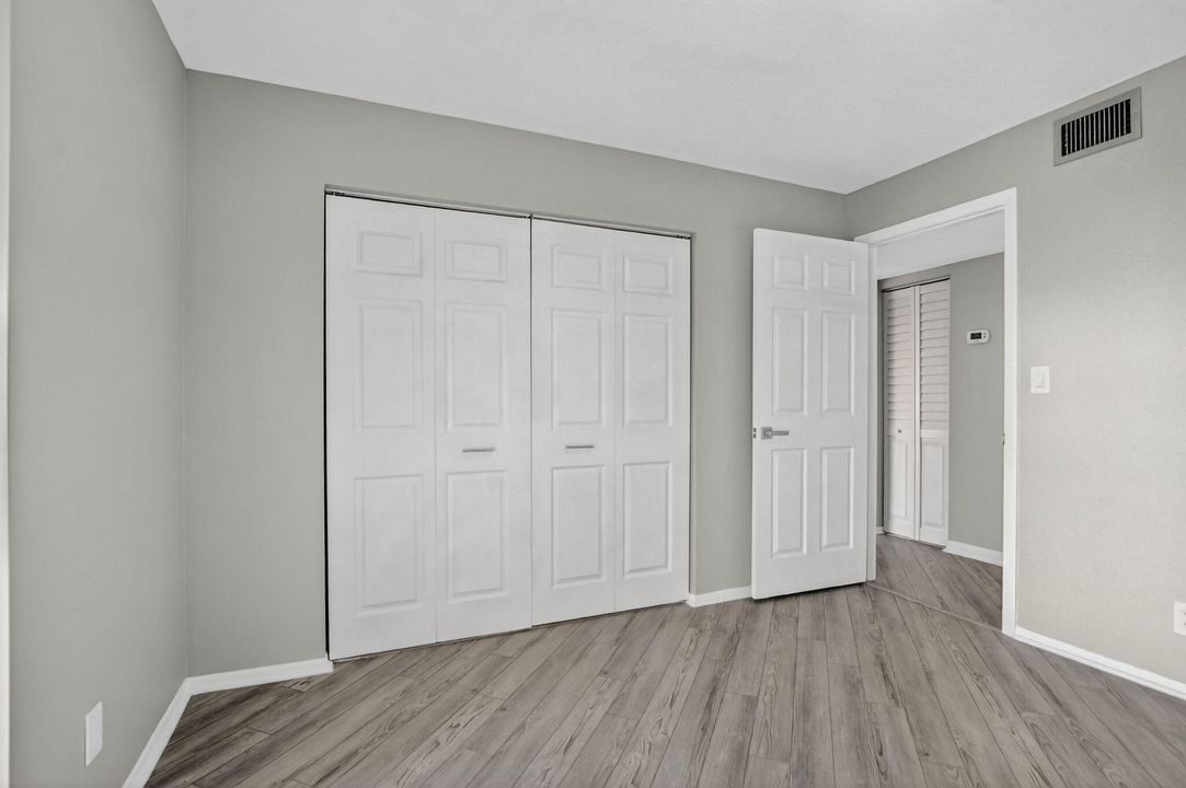 Active With Contract: $293,500 (2 beds, 2 baths, 1056 Square Feet)