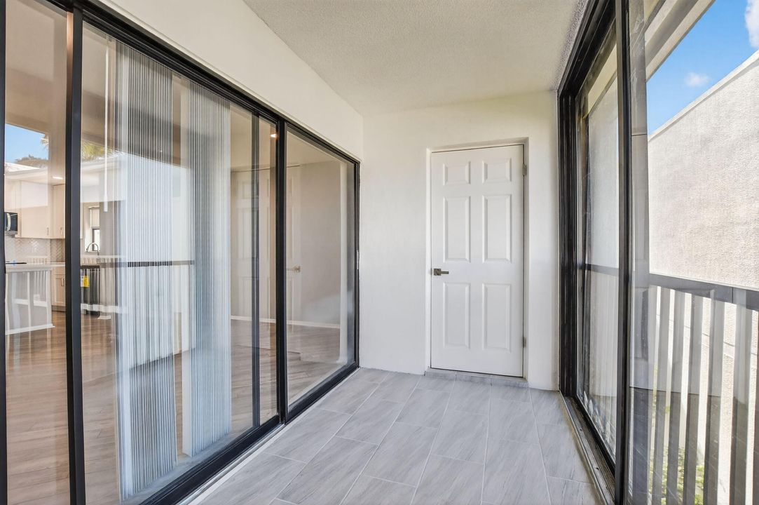 Active With Contract: $293,500 (2 beds, 2 baths, 1056 Square Feet)