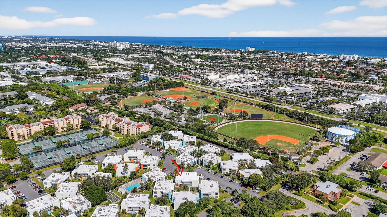 Active With Contract: $293,500 (2 beds, 2 baths, 1056 Square Feet)