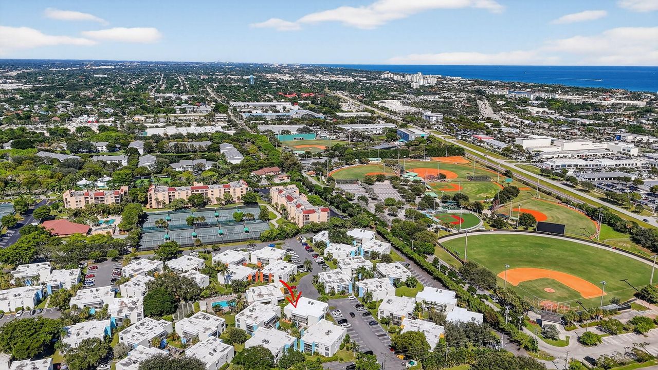 Active With Contract: $293,500 (2 beds, 2 baths, 1056 Square Feet)