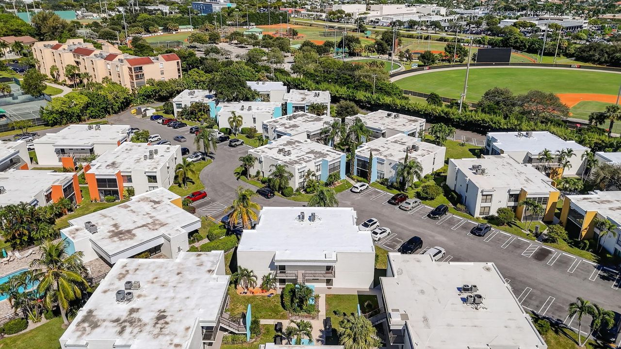 Active With Contract: $293,500 (2 beds, 2 baths, 1056 Square Feet)