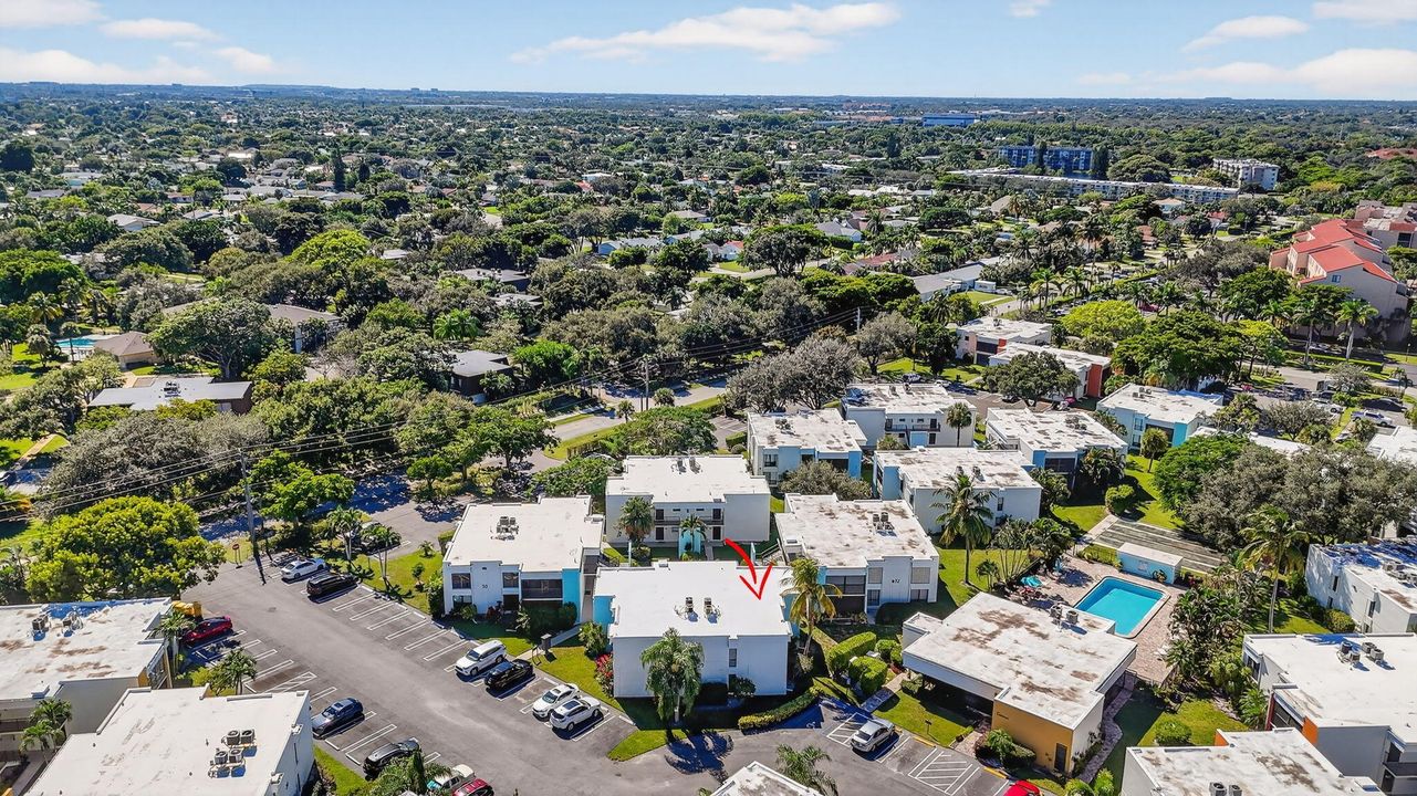 Active With Contract: $293,500 (2 beds, 2 baths, 1056 Square Feet)