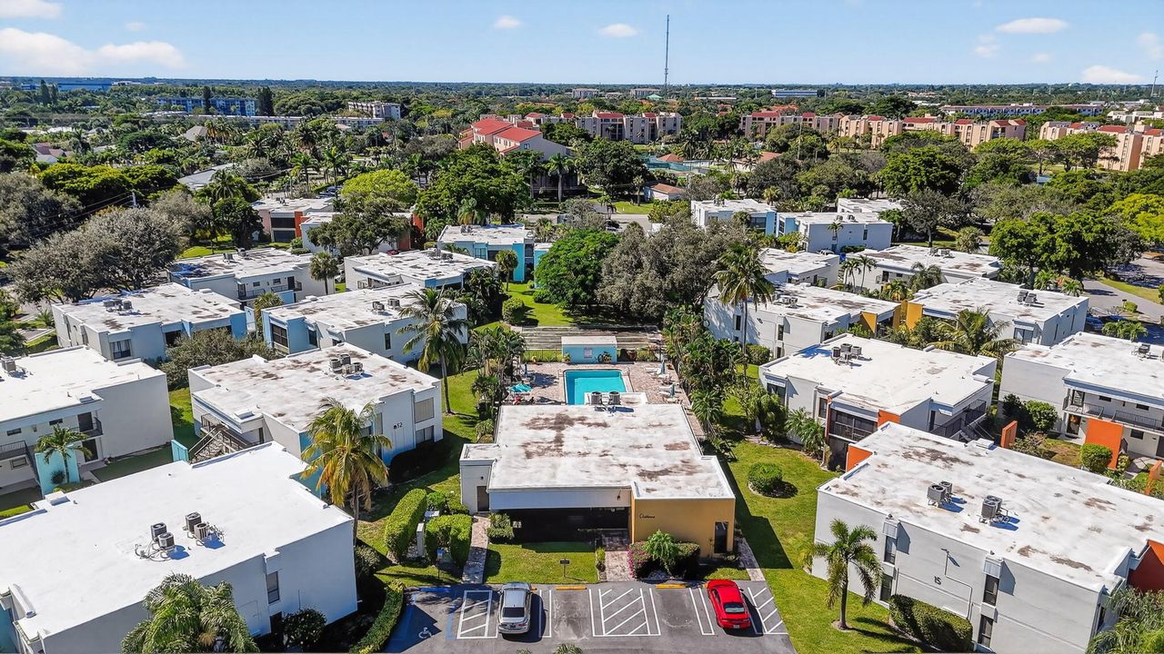 Active With Contract: $293,500 (2 beds, 2 baths, 1056 Square Feet)