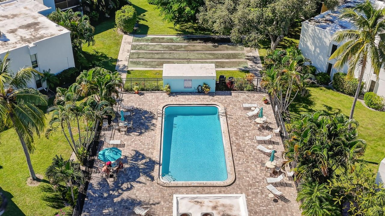 Active With Contract: $293,500 (2 beds, 2 baths, 1056 Square Feet)