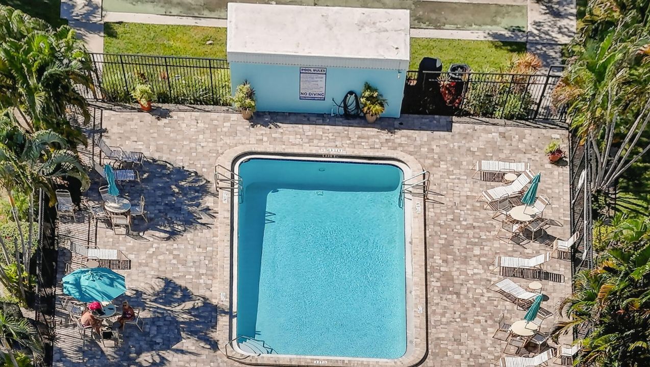 Active With Contract: $293,500 (2 beds, 2 baths, 1056 Square Feet)