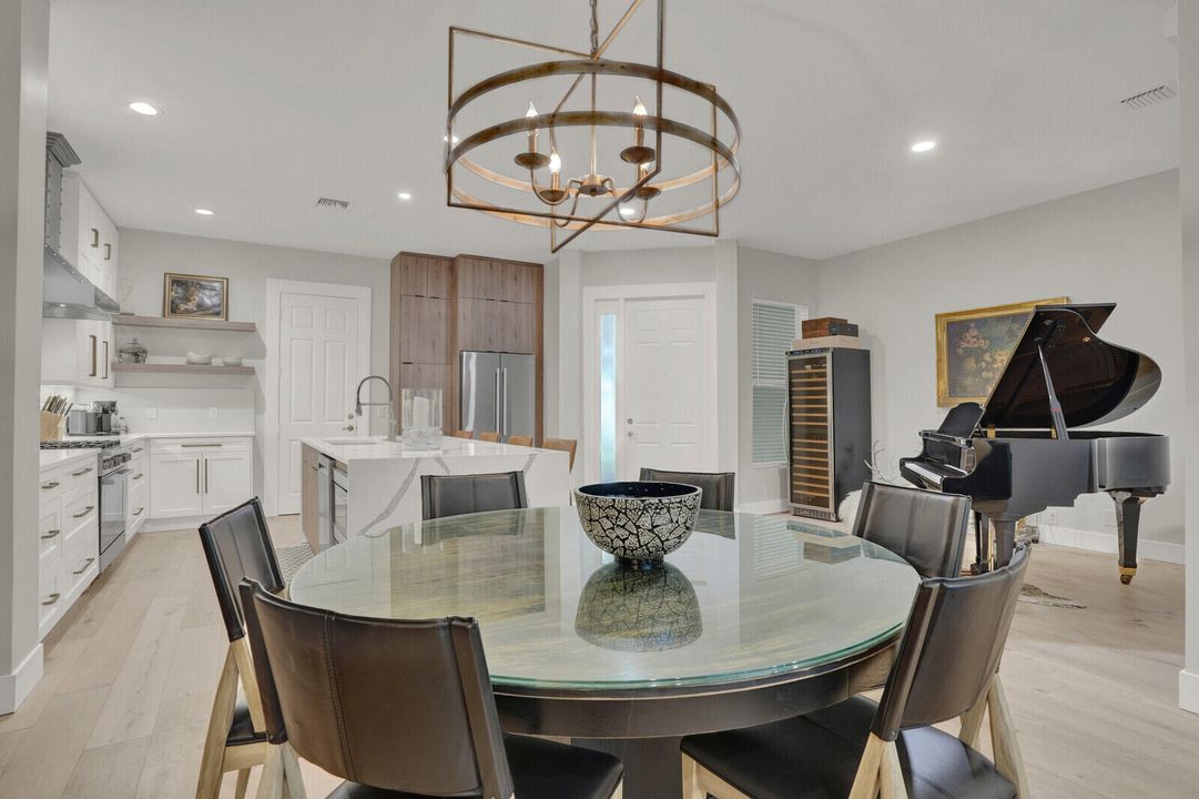 待售: $839,500 (3 贝兹, 2 浴室, 2200 平方英尺)