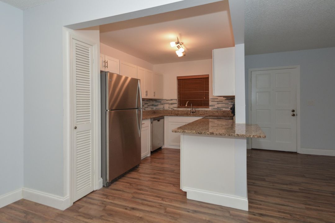 Active With Contract: $1,700 (1 beds, 1 baths, 729 Square Feet)