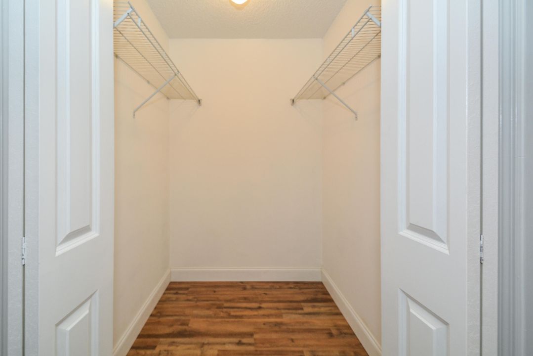 Active With Contract: $1,700 (1 beds, 1 baths, 729 Square Feet)