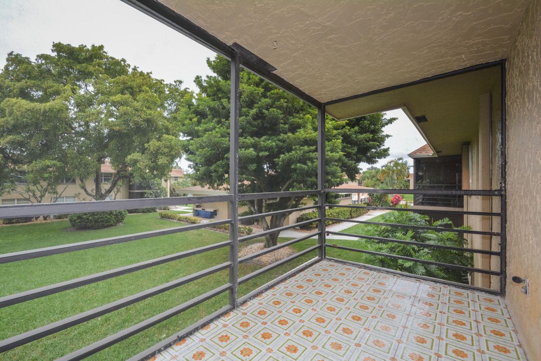 Active With Contract: $1,700 (1 beds, 1 baths, 729 Square Feet)