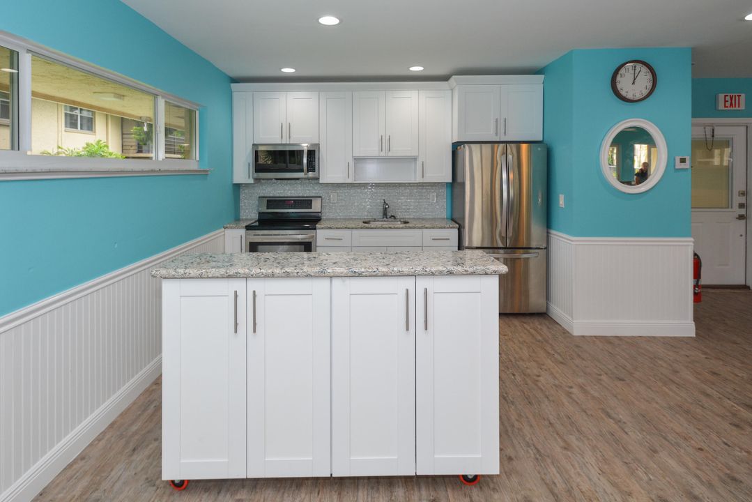 Active With Contract: $1,700 (1 beds, 1 baths, 729 Square Feet)