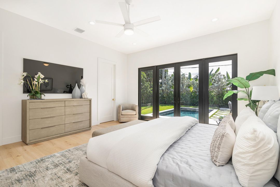 Под контрактом: $1,995,000 (4 спален, 3 ванн, 2215 Квадратных фут)