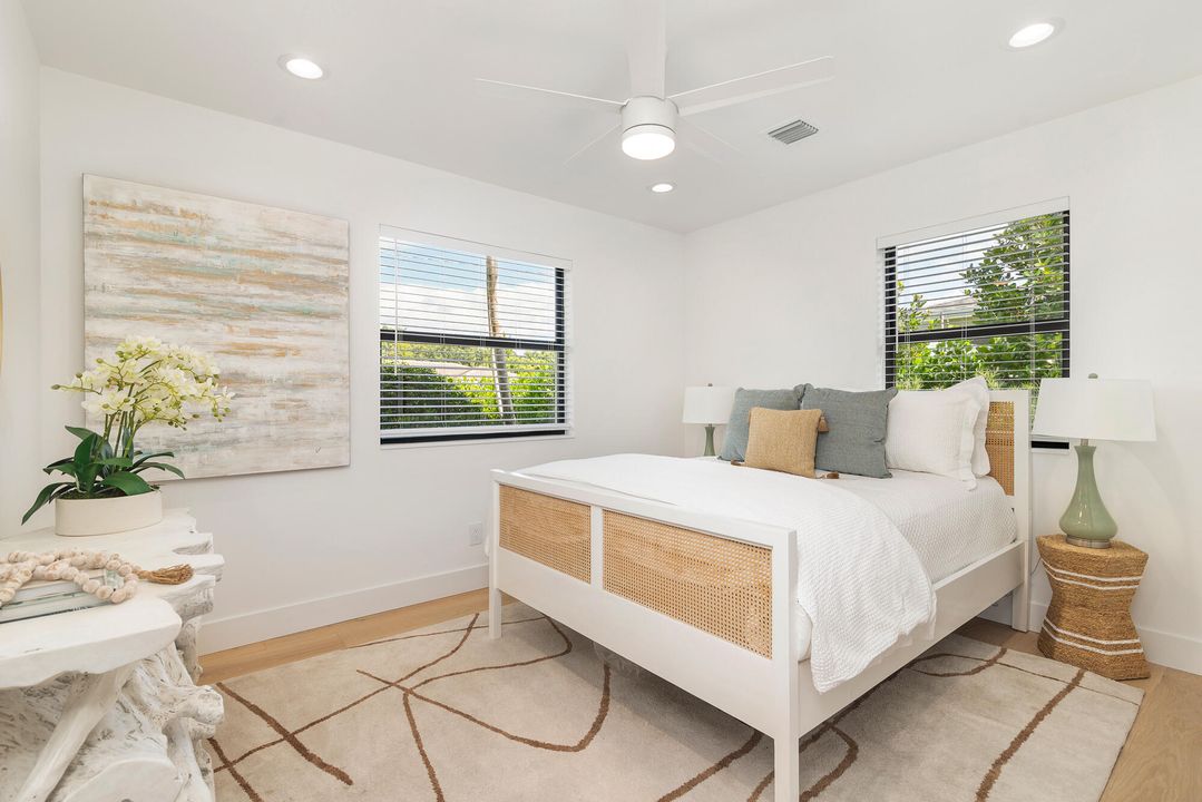 Под контрактом: $1,995,000 (4 спален, 3 ванн, 2215 Квадратных фут)