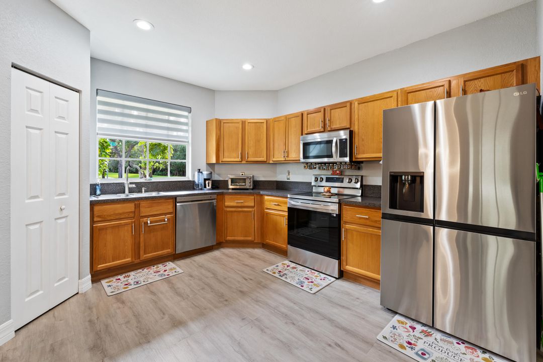 合同活跃: $329,000 (3 贝兹, 2 浴室, 1481 平方英尺)