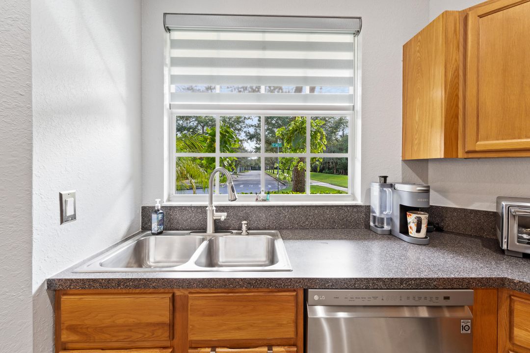 合同活跃: $329,000 (3 贝兹, 2 浴室, 1481 平方英尺)