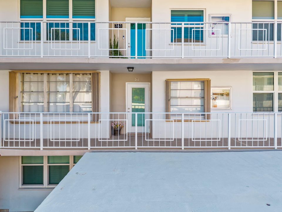 For Rent: $2,400 (2 beds, 2 baths, 1200 Square Feet)