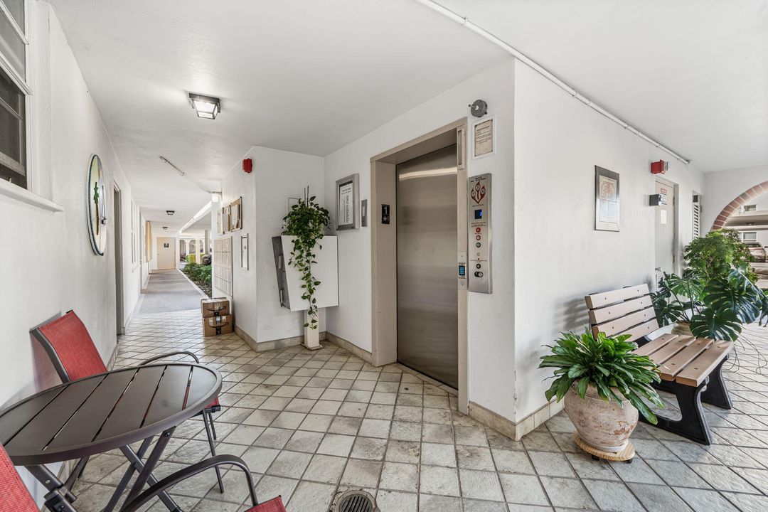 For Rent: $2,400 (2 beds, 2 baths, 1200 Square Feet)