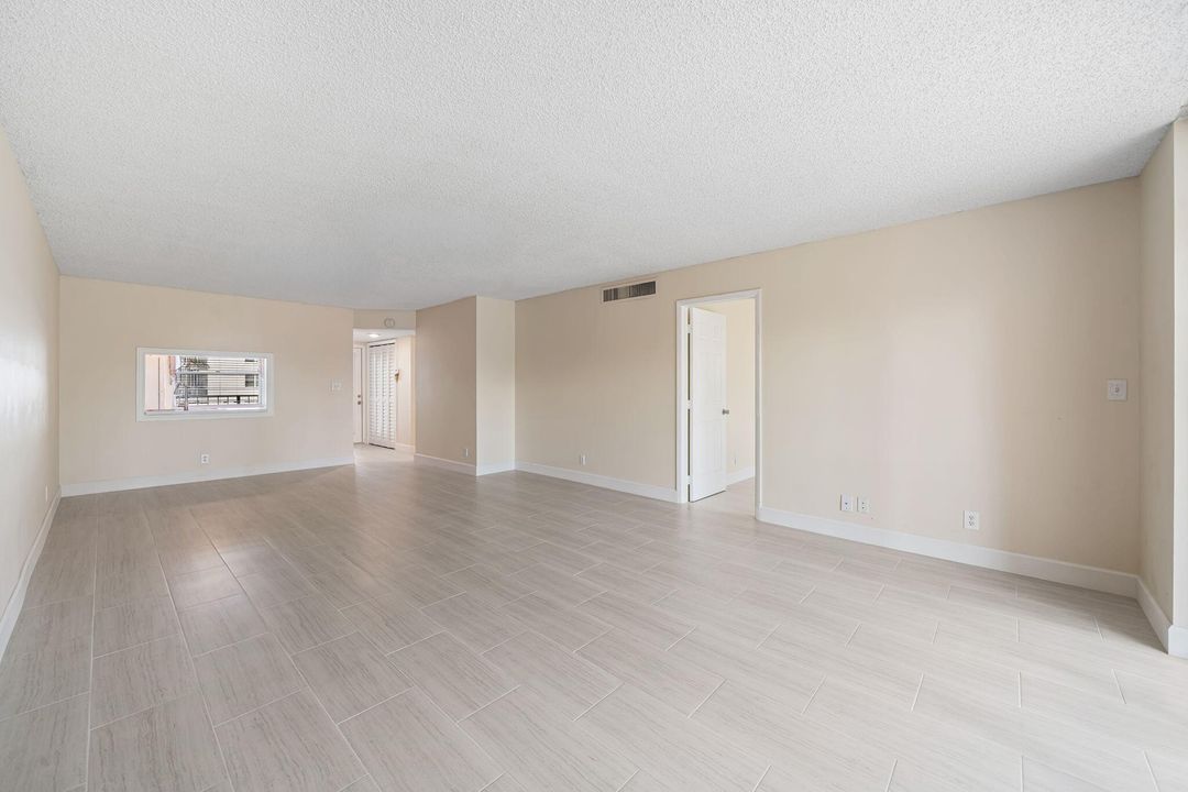 For Rent: $2,400 (2 beds, 2 baths, 1200 Square Feet)