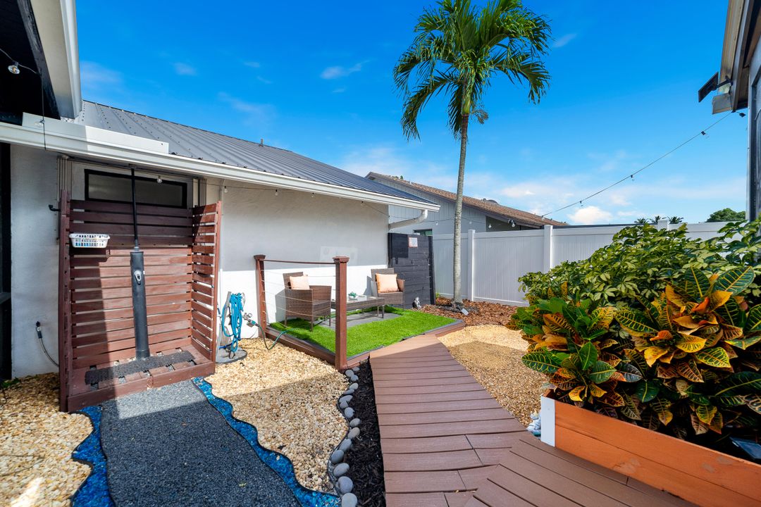 Active With Contract: $599,000 (4 beds, 3 baths, 1705 Square Feet)