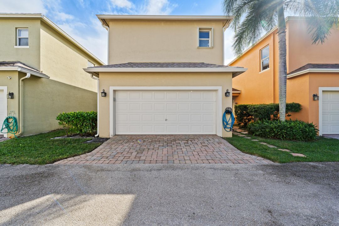 合同活跃: $329,000 (3 贝兹, 2 浴室, 1481 平方英尺)