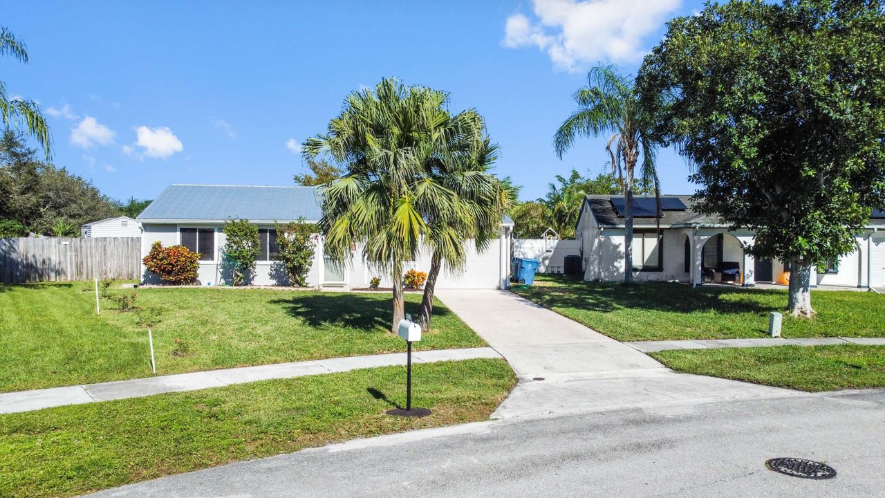 Active With Contract: $475,000 (3 beds, 2 baths, 1152 Square Feet)