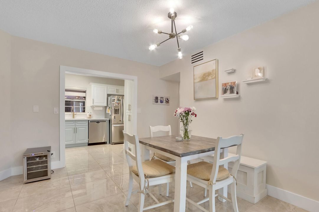 For Rent: $2,100 (2 beds, 2 baths, 940 Square Feet)